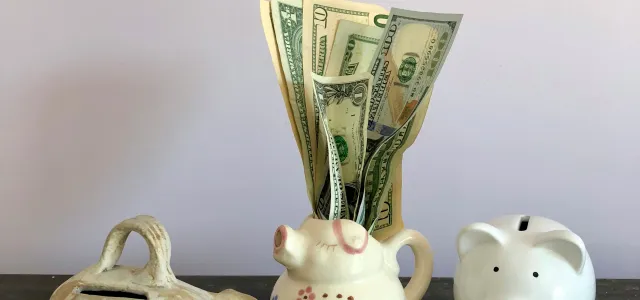 white ceramic teapot beside white ceramic teapot by Diane Helentjaris courtesy of Unsplash.